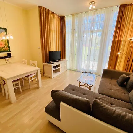 Lotsenhaus/ostseewelle *